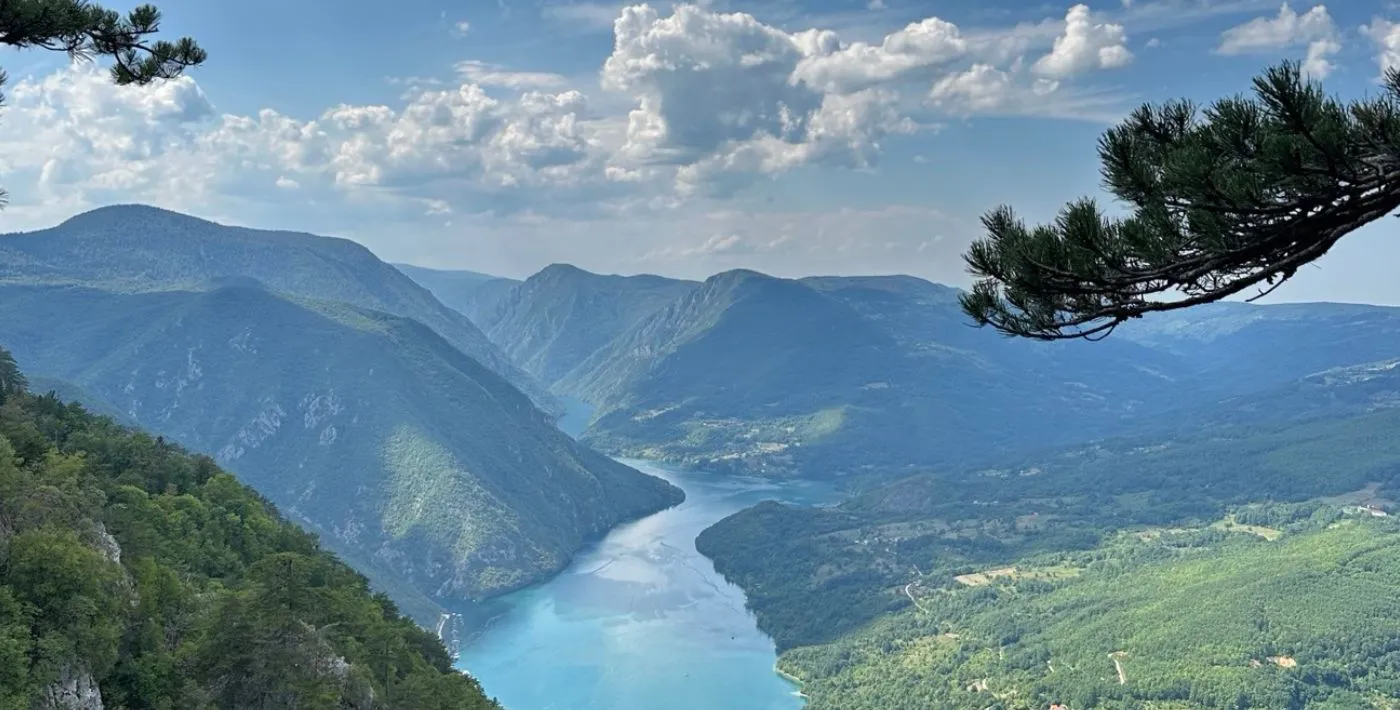 ZELENO CARSTVO I IMPRESIVNI VIDIKOVCI TARE