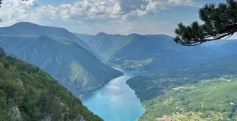 ZELENO CARSTVO I IMPRESIVNI VIDIKOVCI TARE